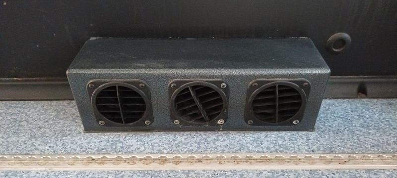 Second-hand Ford Transit 131 CP (96 kW) 2018 Alb Monovolum