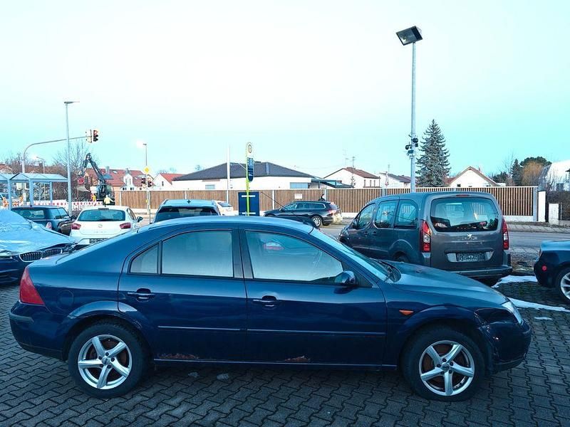 Gebraucht Ford Mondeo Ghia 125 PS (91 kW) 2002 Blau Limousine