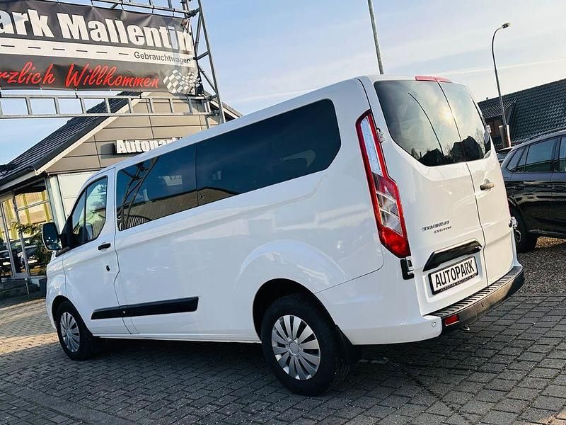 Gebraucht Ford Tourneo 131 PS (96 kW) 2022 Frozen white Van / Kleinbus