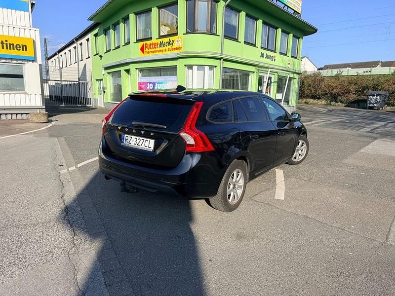 Second-hand Volvo V60 163 CP (119 kW) 2011 Negru Break