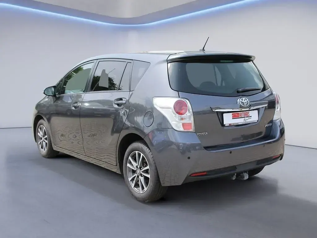 Gebraucht Toyota Verso Skyview Edition 111 PS (81 kW) 2015 Grau Van / Kleinbus