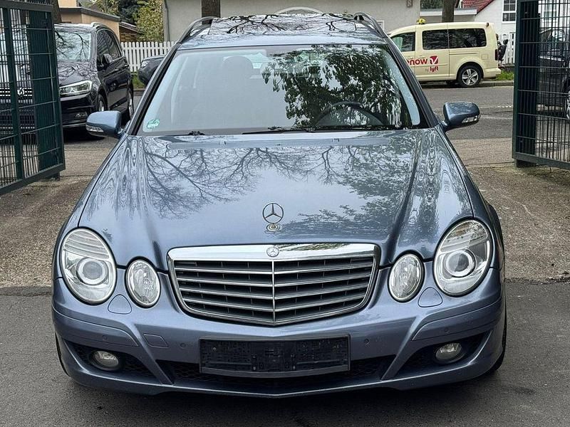 Gebraucht Mercedes E220 170 PS (125 kW) 2007 Blau Limousine