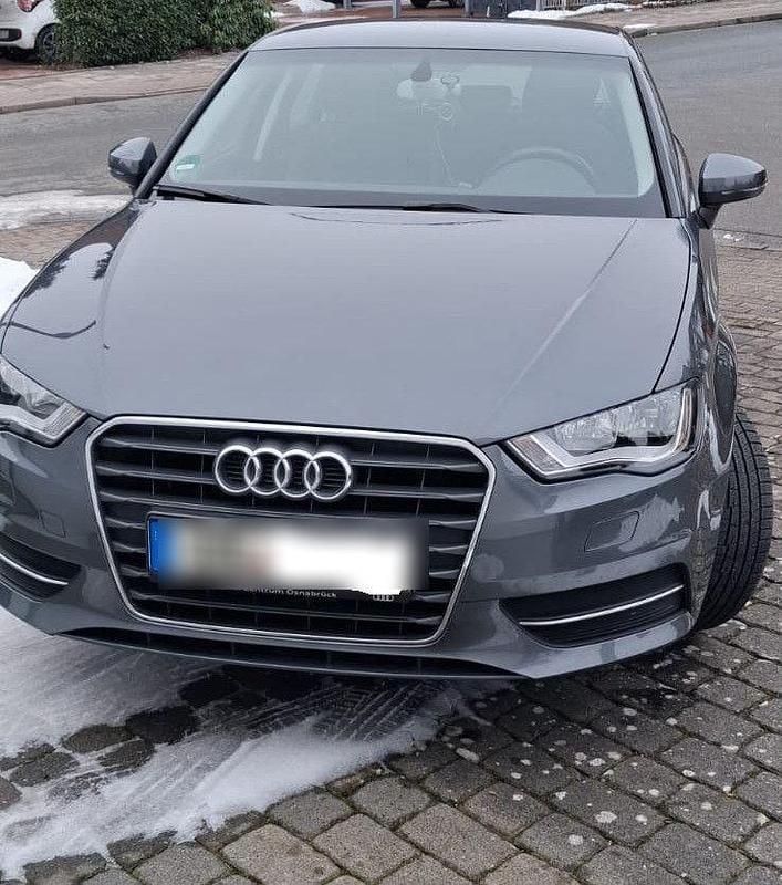 Grau Gebraucht 2014 Audi A3 Attraction Coupé | 11.200 € (Guter Preis) - Bild 1/4