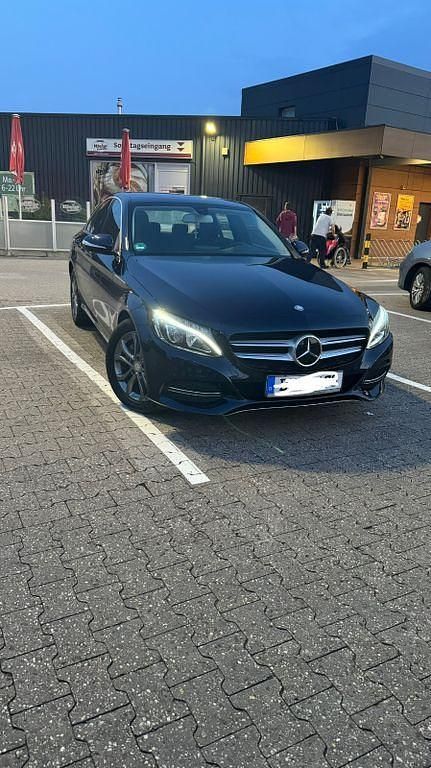 Gebraucht Mercedes C200 184 PS (135 kW) 2015 Blau Limousine
