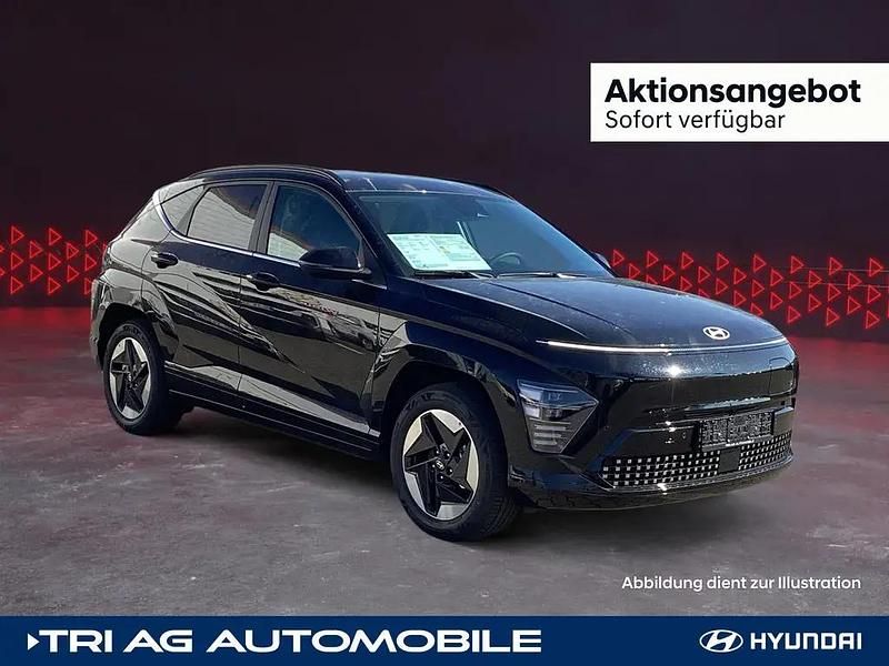 Abyss black Neu 2025 Hyundai Kona Trend SUV | 37.016 € (Fairer Preis) - Bild 1/4