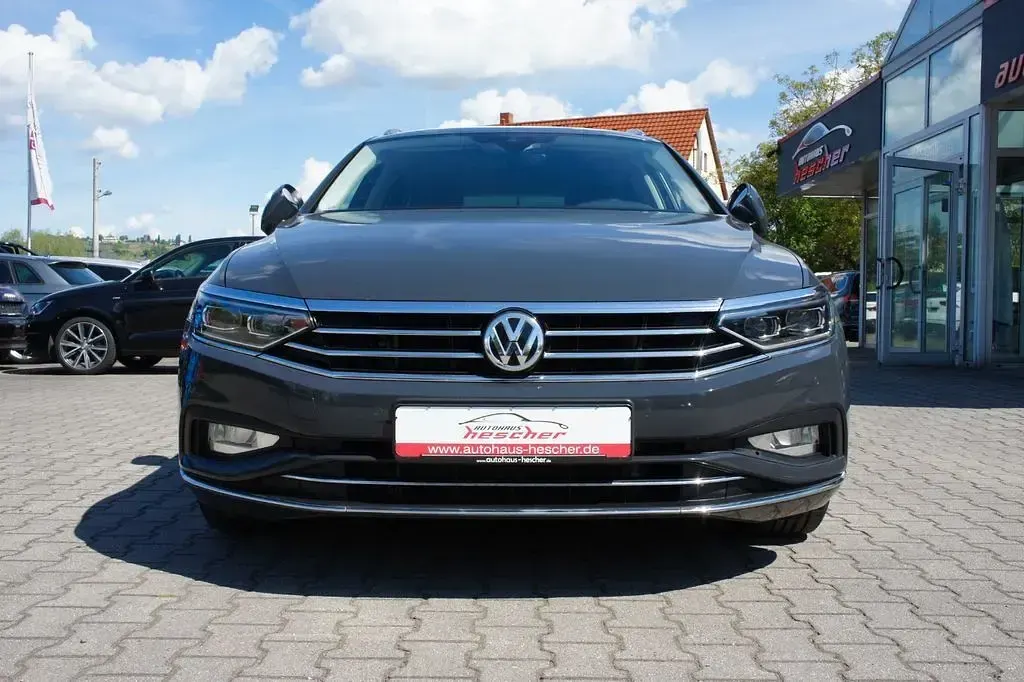 Gebraucht VW Passat Elegance 190 PS (139 kW) 2020 Uranograu Kombi