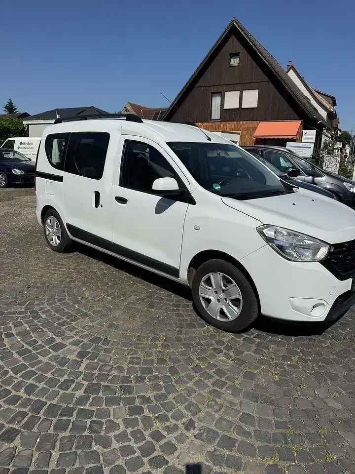 Gebraucht Dacia Dokker Comfort 102 PS (75 kW) 2018 Gletscherweiss Van / Kleinbus