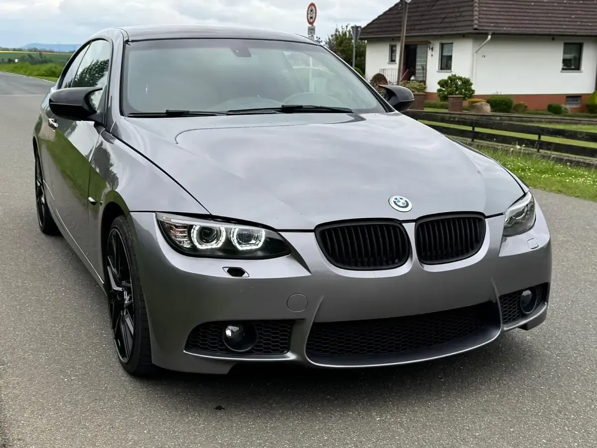 Gebraucht BMW 320 177 PS (130 kW) 2010 Grau Coupé
