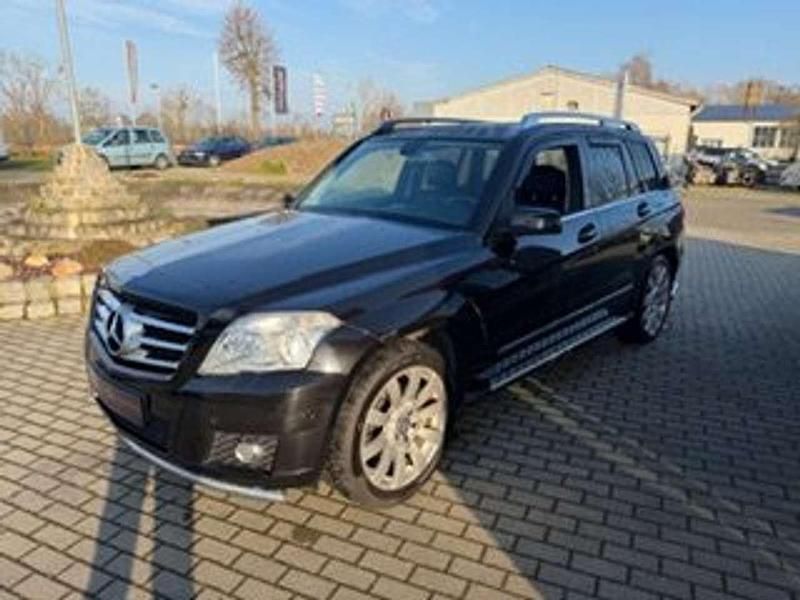 Obsidianschwarz metalliclack (metallic) Gebraucht 2008 Mercedes GLK320 SUV | 5.950 € - Bild 1/4