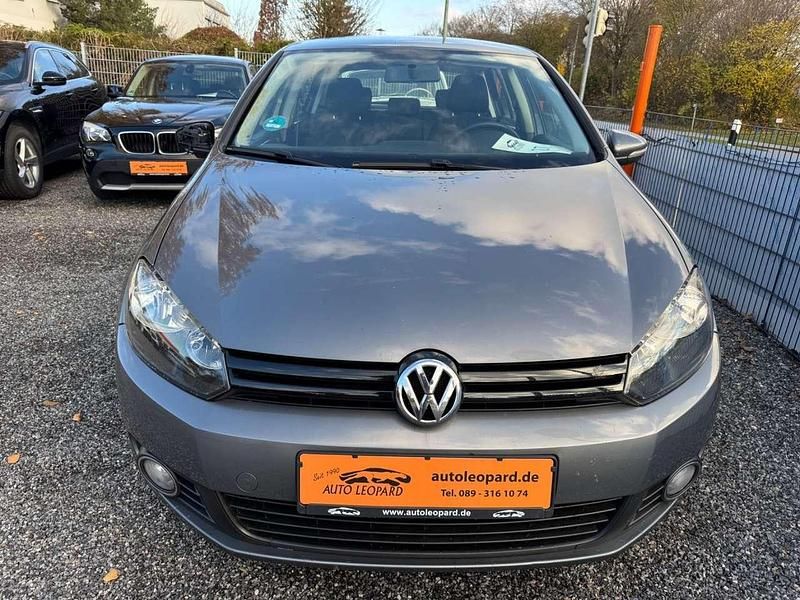Grau Gebraucht 2010 VW Golf VI Trendline Limousine | 2.490 € (Superpreis) - Bild 1/4