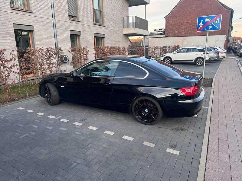 Gebraucht BMW 325 218 PS (160 kW) 2007 Schwarz Coupé