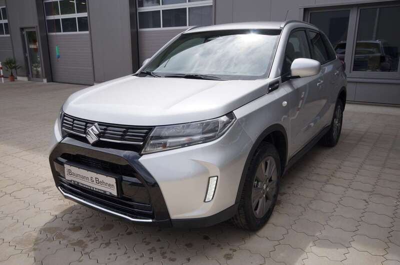 Silky silver Neu 2025 Suzuki Vitara Club SUV | 24.470 € (Fairer Preis) - Bild 1/4