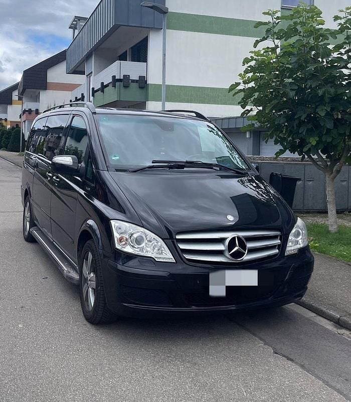 Schwarz Gebraucht 2012 Mercedes Viano Edition Van / Kleinbus | 17.900 € (Teuer) - Bild 1/4