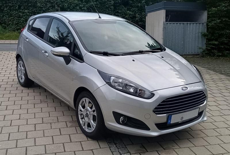 Silber Gebraucht 2014 Ford Fiesta SYNC Edition Kleinwagen | 6.900 € (Guter Preis) - Bild 1/4
