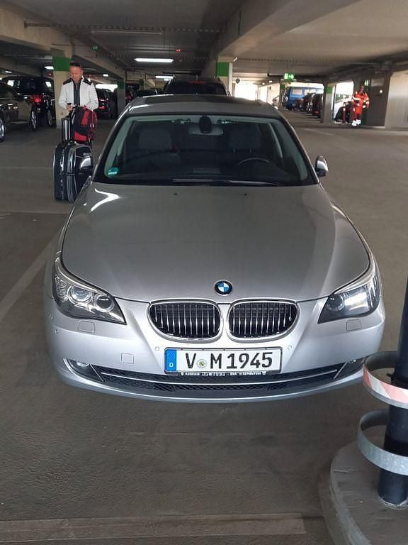 Gebraucht BMW 523 190 PS (139 kW) 2008 Silber Limousine