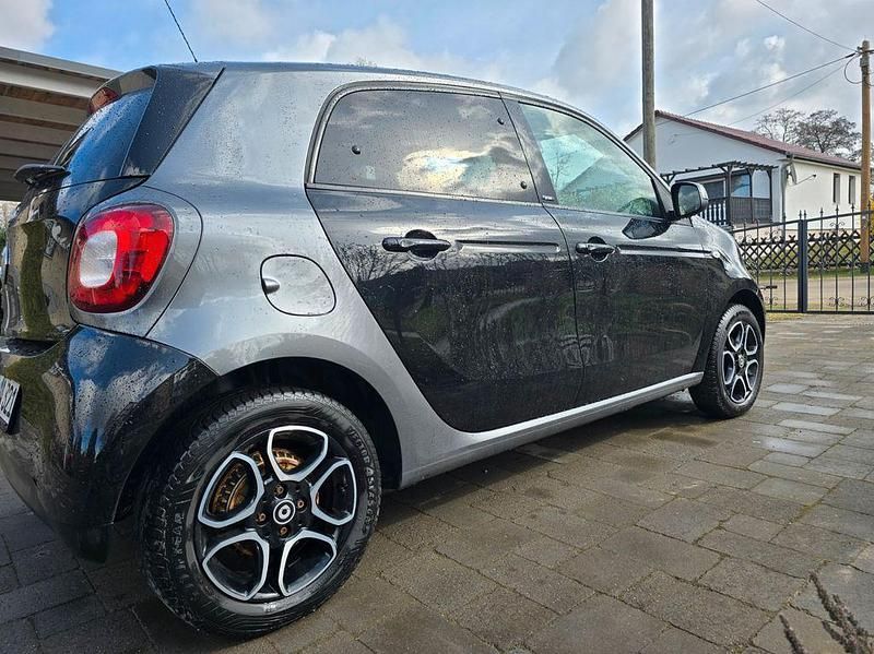 Gebraucht Smart ForFour 80 PS (58 kW) 2019 Schwarz Kleinwagen