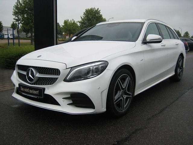 Weiß Gebraucht 2020 Mercedes C180 AMG Limousine | 26.990 € (Fairer Preis) - Bild 1/4