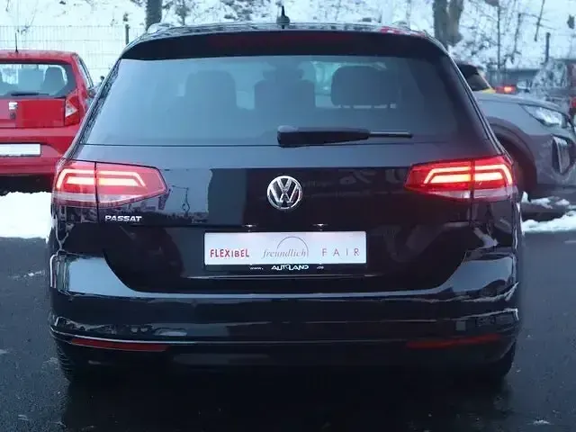 Gebraucht VW Passat Comfortline 150 PS (110 kW) 2018 Deep black perleffekt Kombi