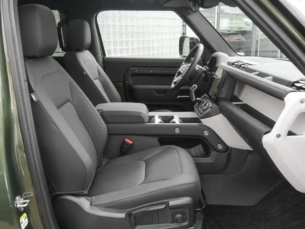 Gebraucht Land Rover Defender S 200 PS (147 kW) 2026 Grün SUV