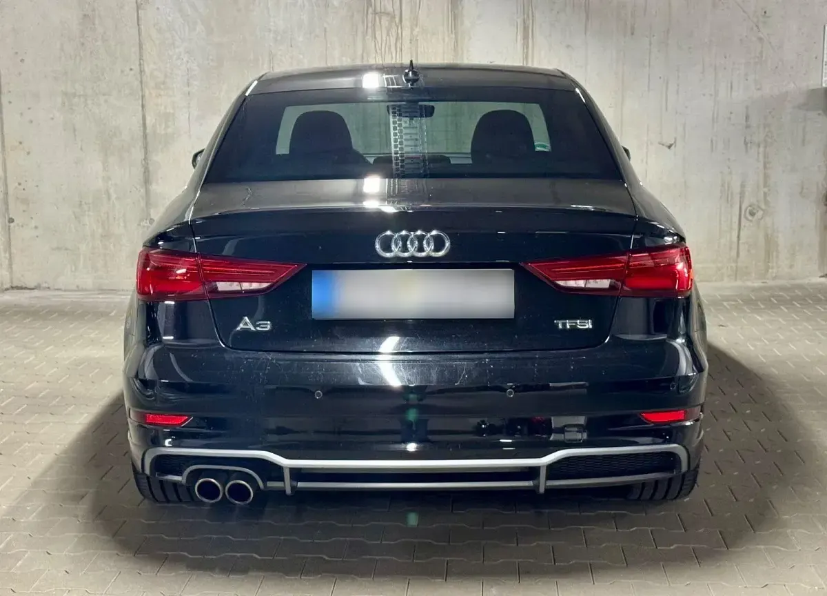 Second-hand Audi A3 S-Line 150 CP (110 kW) 2018 Negru Berlinǎ