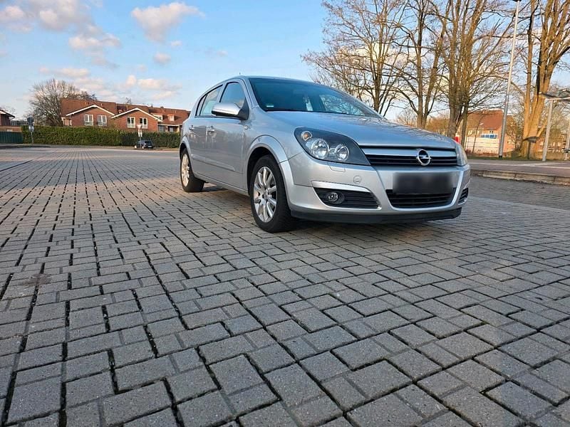 Gebraucht Opel Astra 105 PS (77 kW) 2004 Silber Kleinwagen