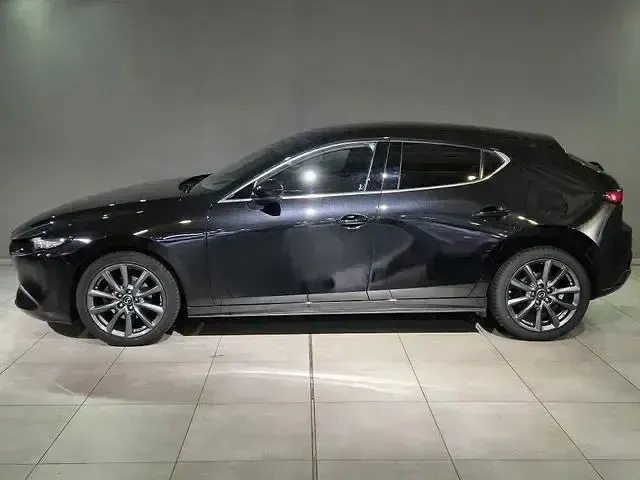 Używany Mazda 3 Selection 150 KM (110 kW) 2021 Czarny Sedan/Limuzyna