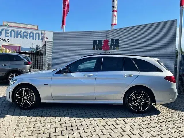 Gebraucht Mercedes C300e AMG line 194 PS (142 kW) 2019 Iridiumsilber Kombi
