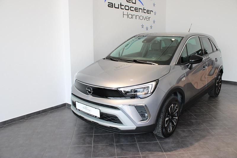 Lackierung aluminiumgrau/metallic klarl (metallic) Gebraucht 2024 Opel Crossland Elegance SUV | 18.490 € (Superpreis) - Bild 1/4