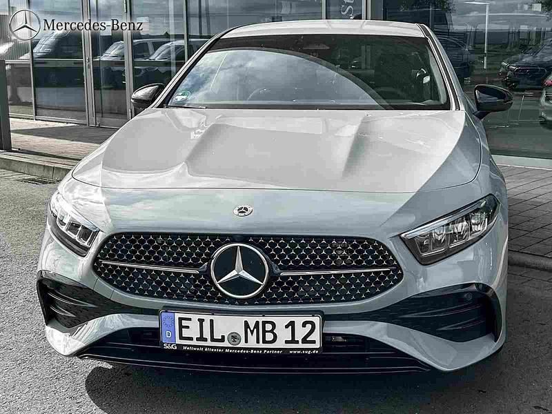 Gebraucht Mercedes A200 AMG 163 PS (119 kW) 2025 Manufaktur lack manufaktur alpin Limousine