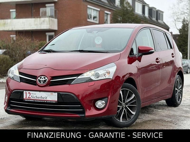 Gebraucht Toyota Verso 147 PS (108 kW) 2015 Rot Van / Kleinbus