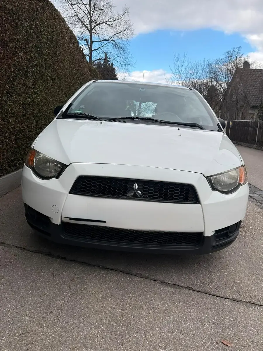 Gebraucht Mitsubishi Colt 75 PS (55 kW) 2009 Weiß Kleinwagen