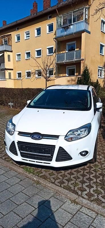 Gebraucht Ford Focus SYNC Edition 125 PS (91 kW) 2013 Weiß Kombi