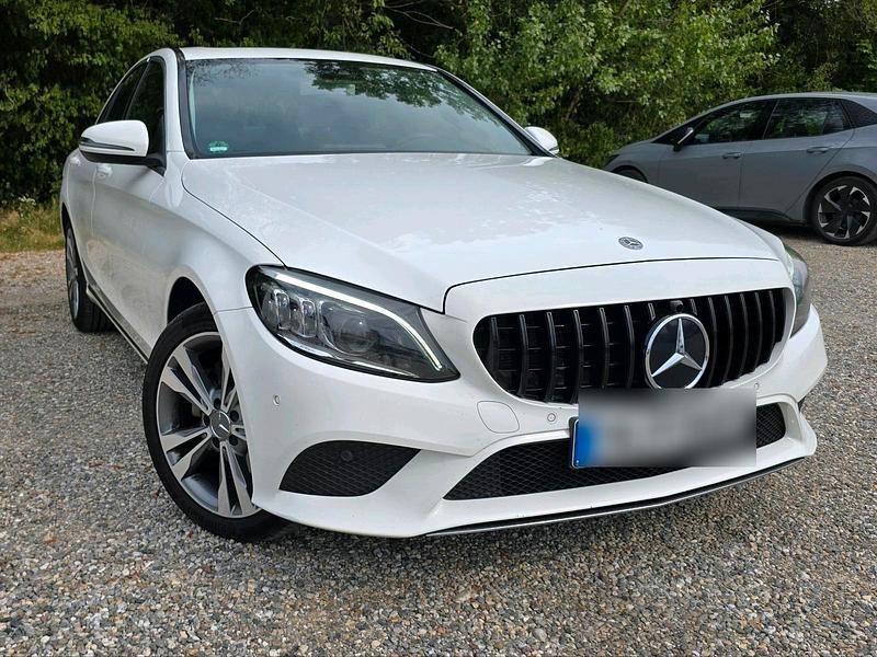 Weiß Gebraucht 2019 Mercedes C220 Limousine | 22.990 € (Fairer Preis) - Bild 1/4