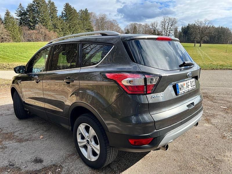 Gebraucht Ford Kuga 175 PS (128 kW) 2018 Grau SUV