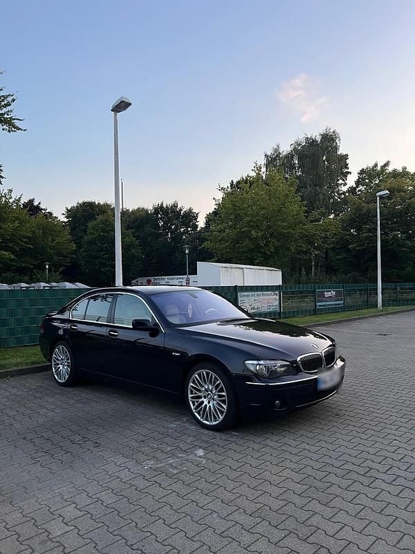 Gebraucht BMW 745 330 PS (242 kW) 2007 Blau Limousine