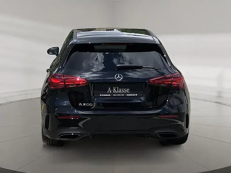 Gebraucht Mercedes A200 163 PS (119 kW) 2026 Schwarz kosmosschwarz metallic Limousine