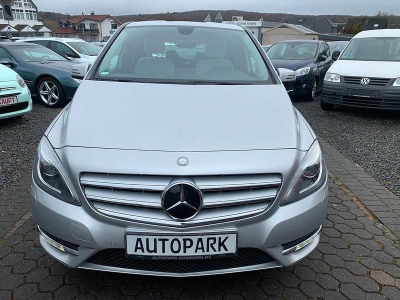 Gebraucht Mercedes B220 184 PS (135 kW) 2014 Silber Van / Kleinbus