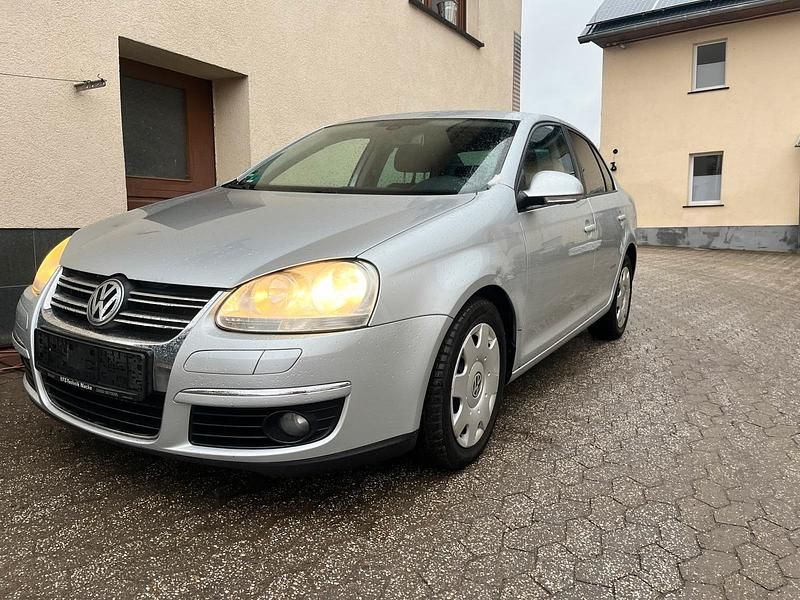 Gebraucht VW Jetta 122 PS (89 kW) 2008 Silber Limousine
