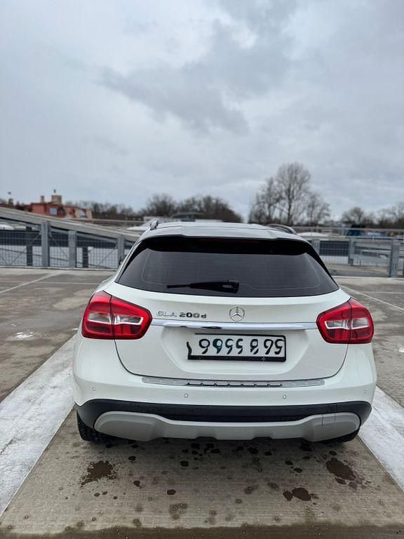 Gebraucht Mercedes GLA200 136 PS (100 kW) 2017 Weiß SUV