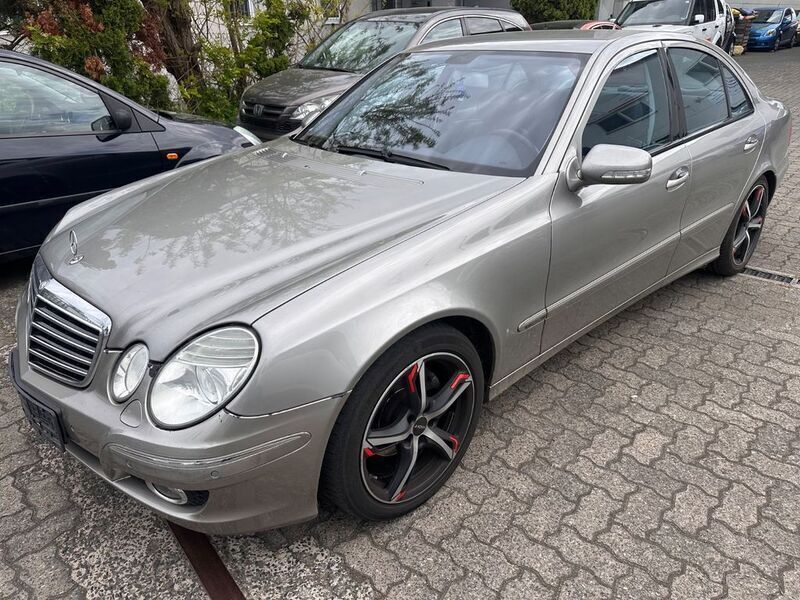 Silber Gebraucht 2008 Mercedes E300 Limousine | 3.990 € (Superpreis) - Bild 1/4