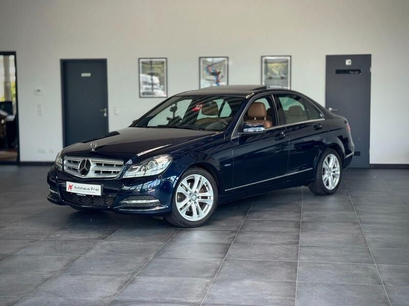 Blau Gebraucht 2011 Mercedes C250 Avantgarde Limousine | 20.980 € - Bild 1/4