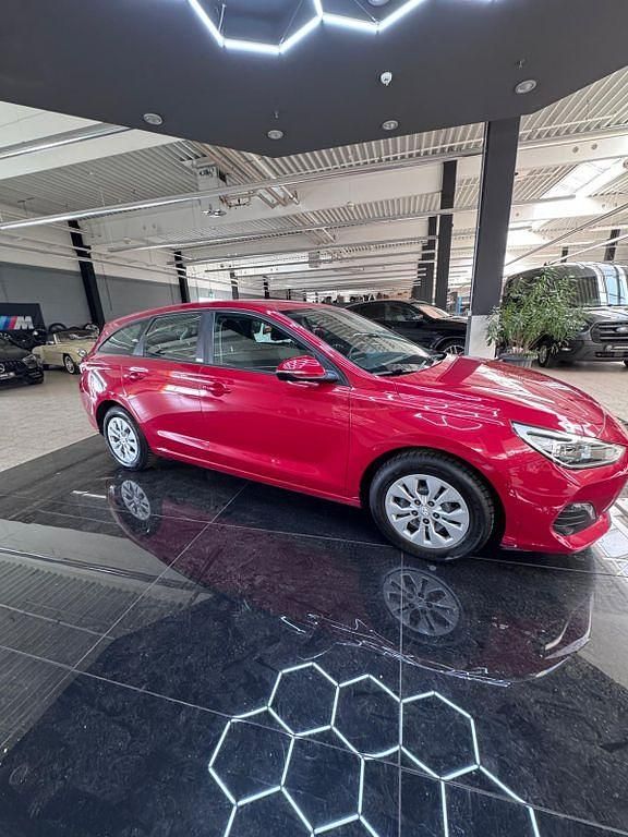 Gebraucht Hyundai i30 120 PS (88 kW) 2020 Rot Kombi