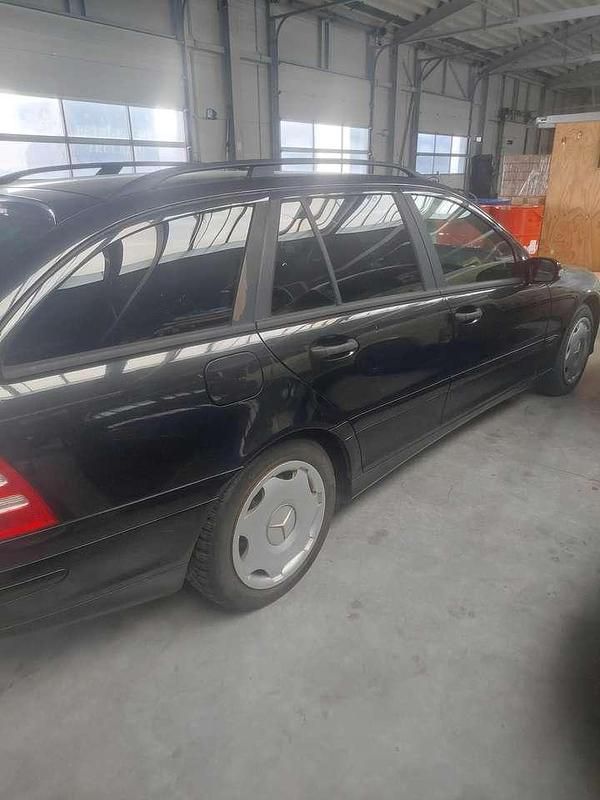 Gebraucht Mercedes C200 Classic 122 PS (89 kW) 2004 Schwarz Kombi
