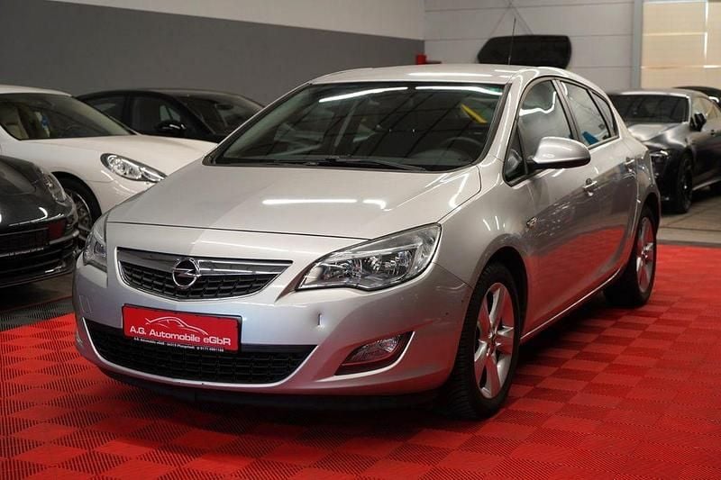 Gebraucht Opel Astra 116 PS (85 kW) 2010 Silber Limousine