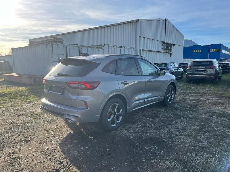 Neu Ford Kuga ST-Line X 182 PS (133 kW) 2025 Solar silver metallic SUV