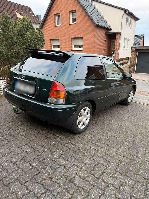 Gebraucht Mazda 323 88 PS (64 kW) 1999 Grün Kleinwagen