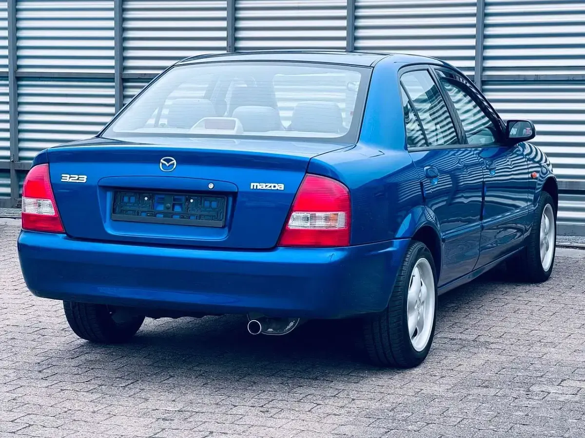 Gebraucht Mazda 323 98 PS (72 kW) 2001 Blau Limousine