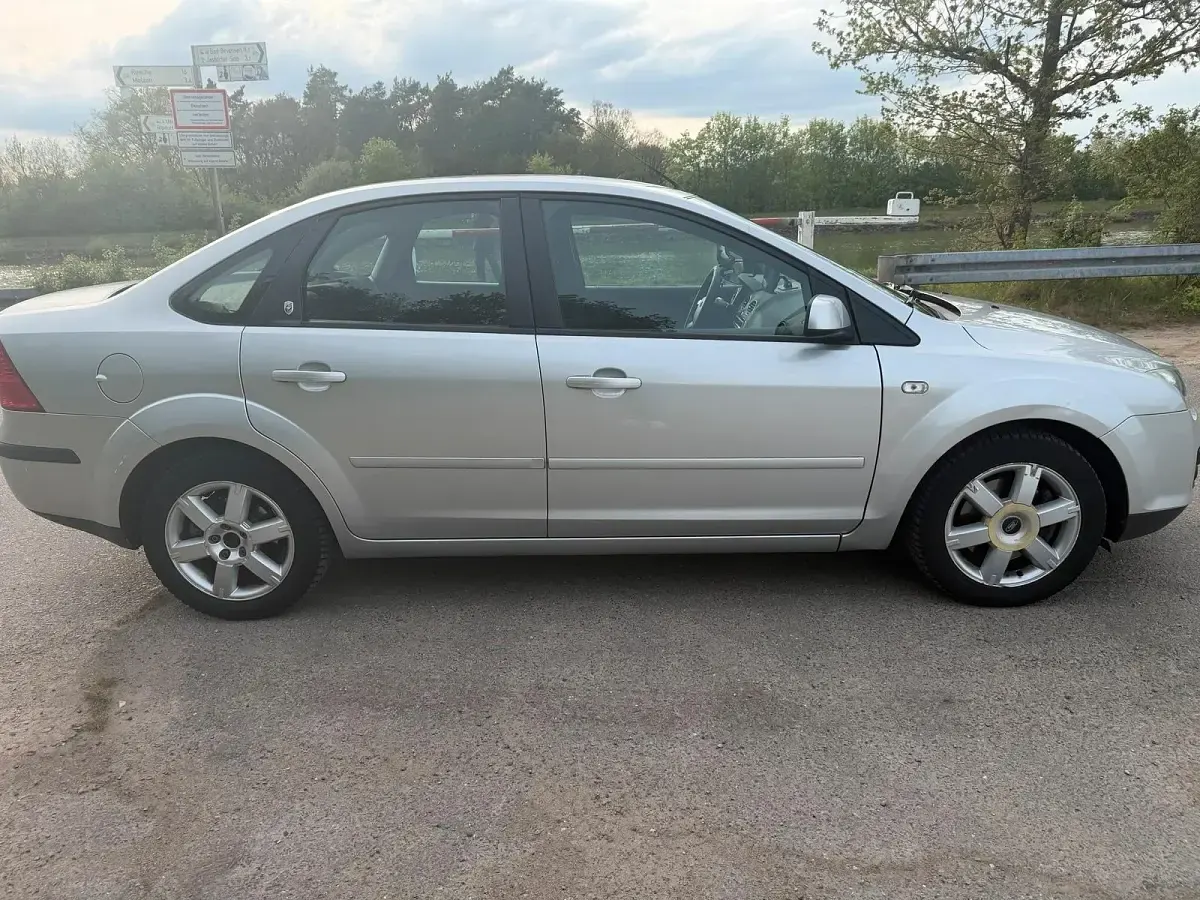 Usata Ford Focus Ghia 145 CV (106 kW) 2015 Grigio Berlina