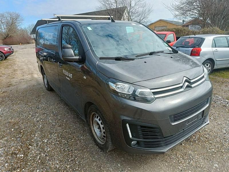Käytetty Citroën Jumpy Business Class 179 HP (131 kW) 2017 Harmaa Tila-auto