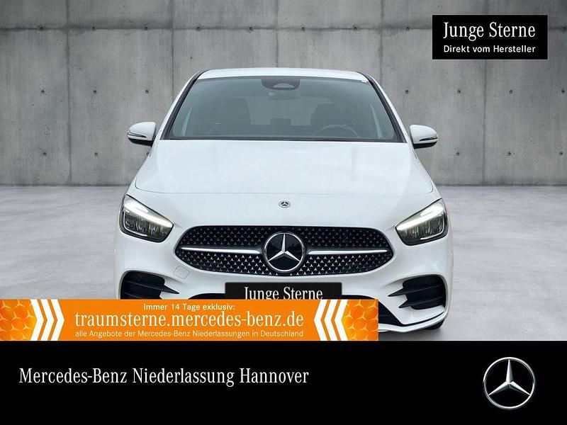 Polarweiß Gebraucht 2024 Mercedes B200 AMG Van / Kleinbus | 34.590 € (Teuer) - Bild 1/3